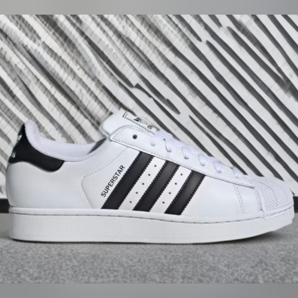 Adidas Superstar White and Black 'Shell Toe' Sneakers Sz 9 Mens/10.5 Women